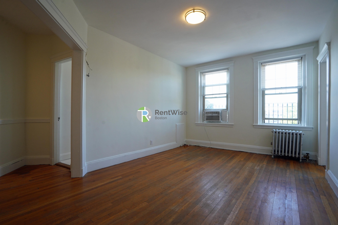1 - SEPT 2026-Amazing Comm Ave Studio, Elevator, H/HW inc, Cat ok-No Fee! Apartments