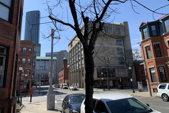 Hub Realty - Gorgeous 2 bedroom in stately building, in Back Bay Apartments