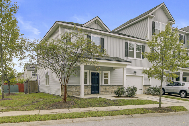 Front of house - 3/2.5 close to everything! Townhome