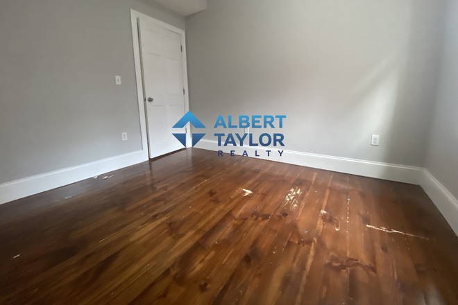 Bedroom #1 - Cozy 4-Bed 2-Bath near T-STOP!!