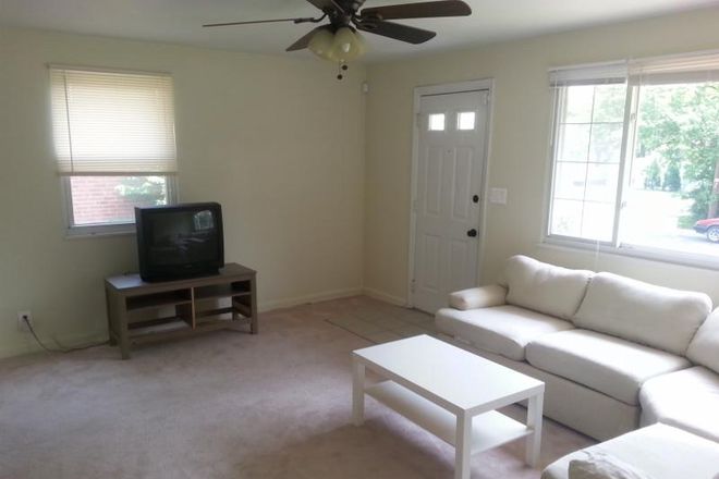 Upstairs living room - Furnished house for rent, walking distance to UMD