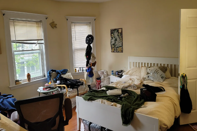 Call NOW for showings! 617-236-8550 - BOSTON AVE - LRG TOP FLR 3BR NEAR TUFTS AVAIL *9/1/2026* W/ FREE LNDRY IN BLDNG, PRCH, DCK, EIK, DW! Apartments
