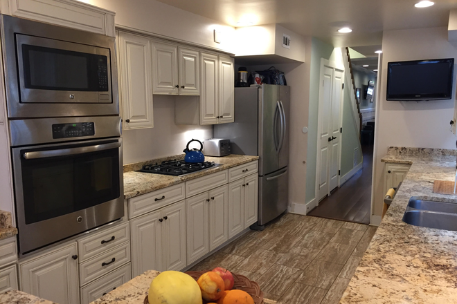 Kitchen - Large South Ann Street house in Fells Point close to medical campus and waterfront