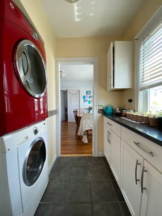 In-unit Laundry - $3,575 / 3br - Close to TUFTS + all utilities included Apartments