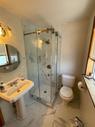 Shared bathroom top floor - Huge Pasadena House For Students - Private Bedroom Private Bathroom