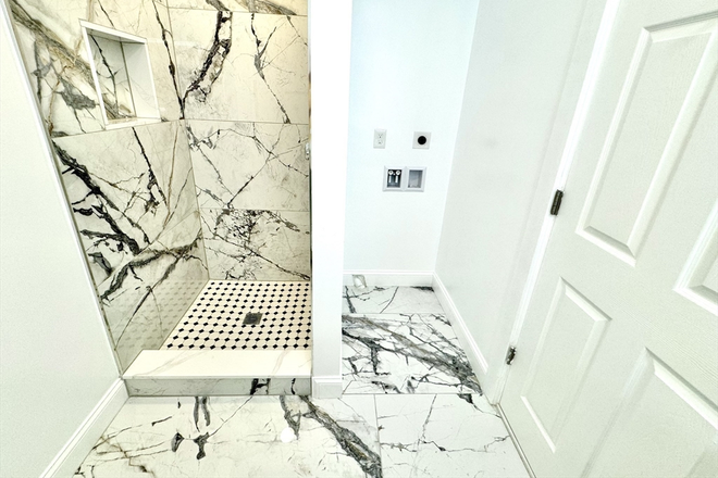 ___ - NEW 4 SPLIT/ 2 BATHS WITH CENTRAL A/C - 09/01/2025 Apartments