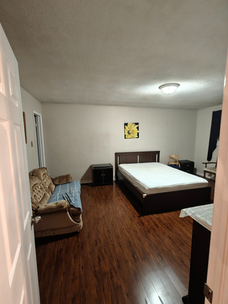 Bedroom - Second-Floor Master Bedroom w/ Private Bath – 10 min Walk to UTM