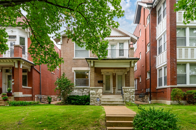 Exterior - Bright, Walkable 2BR Near WashU & Delmar Loop