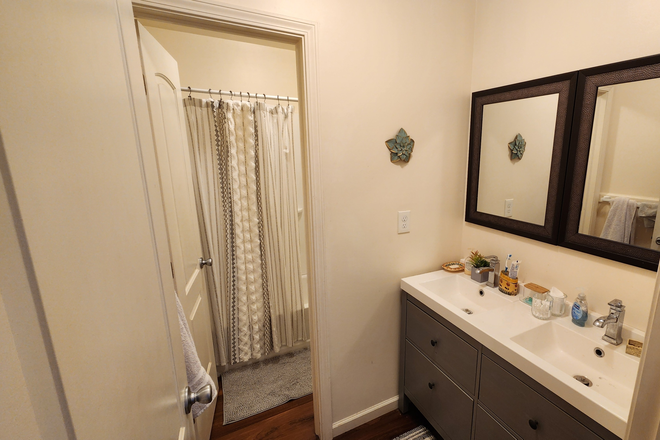 1 of 2 Bathrooms - $1500 SIGNING BONUS!     5 Bedroom/2 Bathroom Duplex