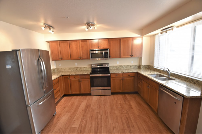 Kitchen has stainless steel appliances and granite counter tops - Spring/Summer 2026 RENT DEAL: 1, 2, 3 or 4 rooms in HUGE, 4 bd/4 bath, TOP FLOOR apt on the Hill