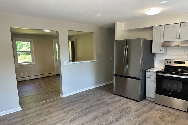 ktichen - Brand New Luxury 2 bedroom apartment - Available Spring Semester 2026