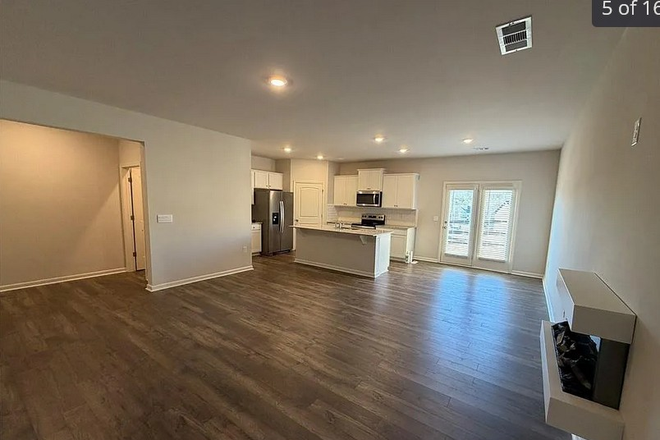 living and kitchen - Brand New 3 Bedroom Mountain Park Townhouse