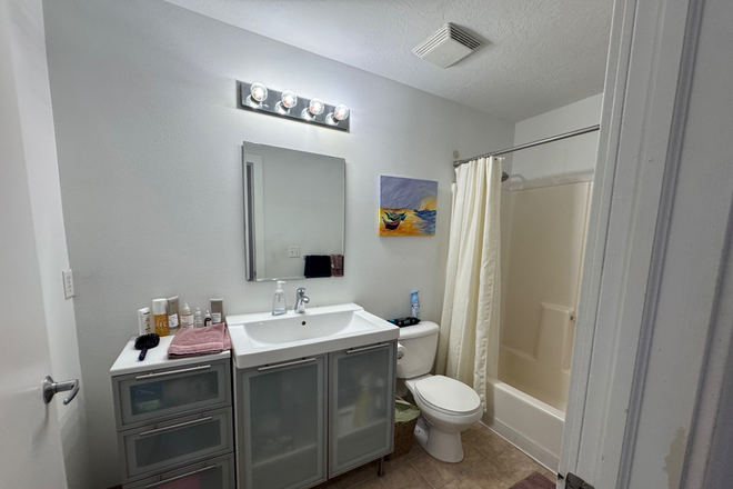 shared bathroom - Condo
