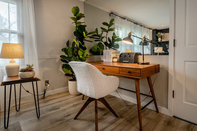 Workspace - Beautifully fully furnished 3bed/2bath home 14 min drive to Purdue