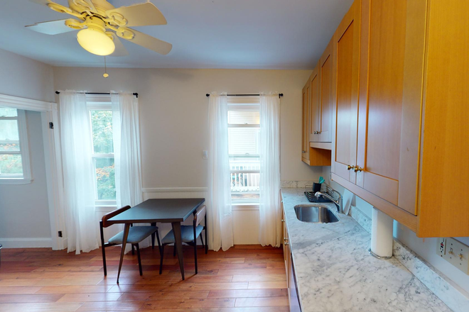 Kitchen - Beautiful 3 bed available now!