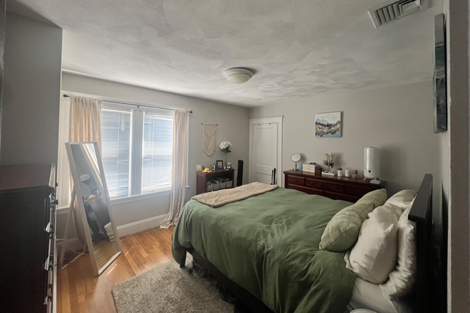 Master Bedroom - Super clean / ac / parking Apartments