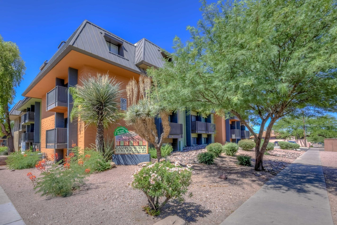 Campus Walk. Steps to Main Gate. - 2BR/2.5Bath Condo Steps from Main Gate
