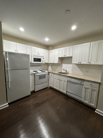 1 - AVAILABLE NOW! Fantastic 2 bed/1 bath, Pets Friendly, No Fee! Apartments