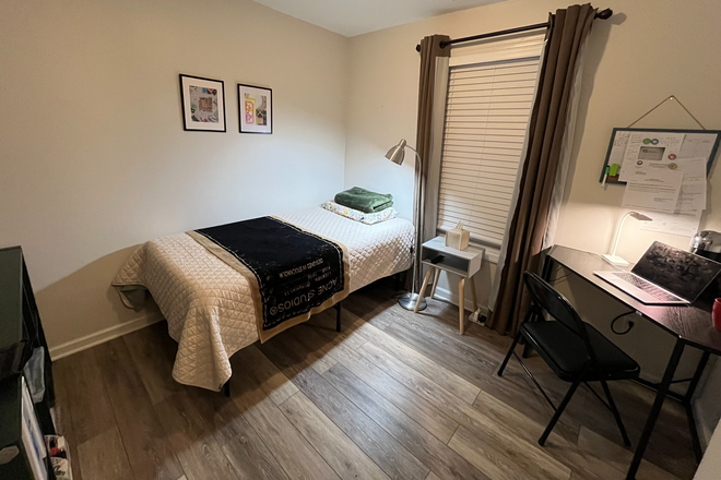 Bedroom Include a Twin-size bed, a Book shelf & a Desk - 9 Mins to Princeton U, Furnished Room, Next to Restaurants & Malls House