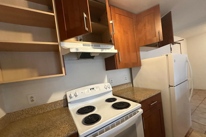 kitchen - Private bed private bath available in 2b2b apt near UCSD