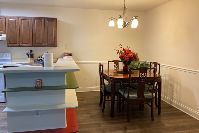 DINING AREA! - Utilities incl.  Furnished, Decorated, Renovated 2 BR/2 BA within walking distance of campus Condo