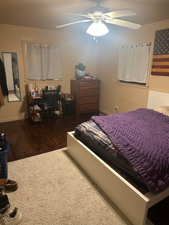 Bedroom 1 - Fully Furnished 4 Bedroom Student Rental Near Uptown and Miami University House