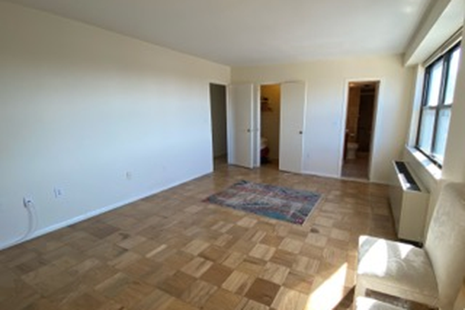 Master Bedroom 1 - 2 bedroom/2 Ba Apartment in 6 Whittier (9th Floor) with Nice River and Bridge Views Available 9/1
