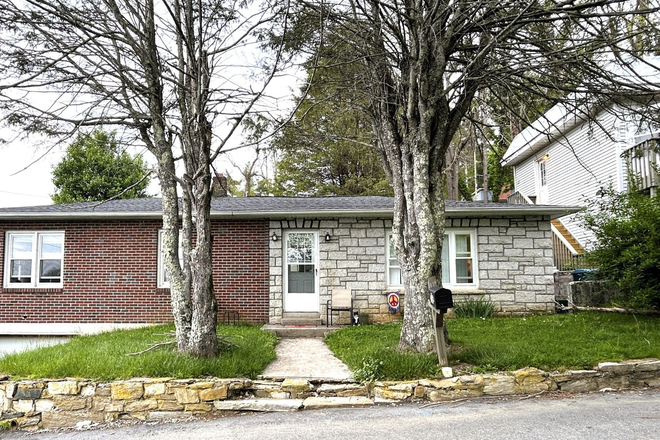  - Charming Ranch Right Off W King Street!