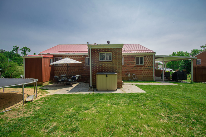 Back Yard Space - HOME FOR RENT: AVAILABLE ASAP! (LEASE INCENTIVES THROUGH JAN 2026)