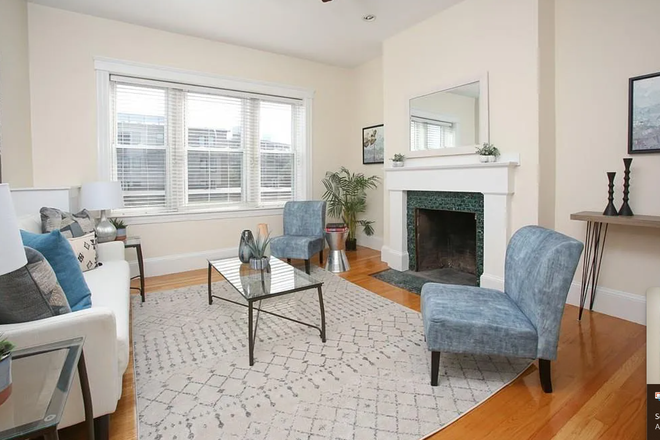 Call NOW for showings! 617-236-8600 - ABERDEEN ST - TOP FLR 1BR/1BA CONDO *AVAIL NOW* W/ H&HW INC, LNDRY IN BLNG, EIK, DW IN AUDUBON CRCL