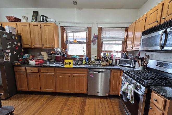 Kitchen - COOLIDGE CORNER 5 BED 2 BATH WINCHESTER ST 09/01 INCL 2 PKG **1/2 FEE*