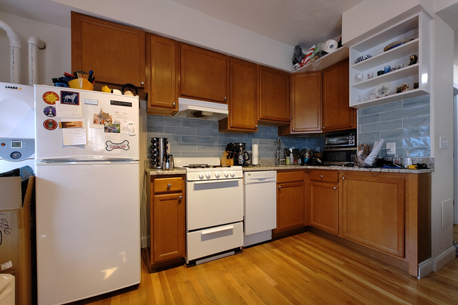 Call call or text Arezou at 617-584-7817 - Renovated 1 bedroom in heart of Inman sq.!! Available 9/1!! NO BROKER FEE!!! Apartments