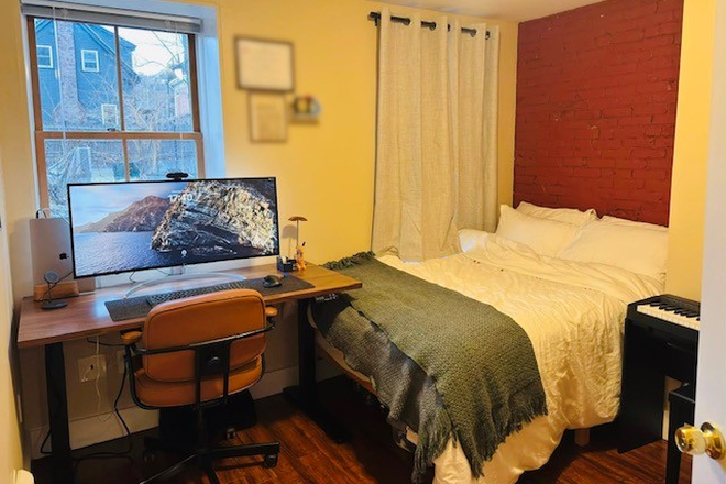 bed - Lower  level apartment in renovated charming, brick rowhouse, private entrance