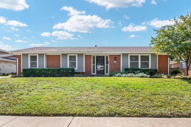 Outside front - Private Room and Master Bedroom Available, Walkable distance to UTD