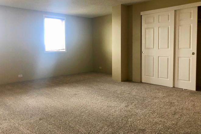 Larger bedroom - 2 BEDROOM 2 BATH CONDO NXT TO  DU RICHIE  CTR/LIGHT RAIL