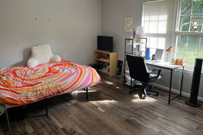 Master Bedroom (Furniture Not Included) - 4 Rooms in 5 Bed, 3 Bath House
