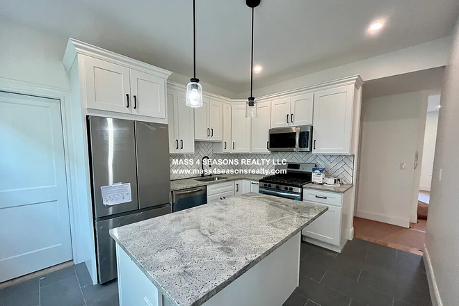 Kitchen - Available September 2025! Huge and renovated 4 bed on Calumet! Apartments