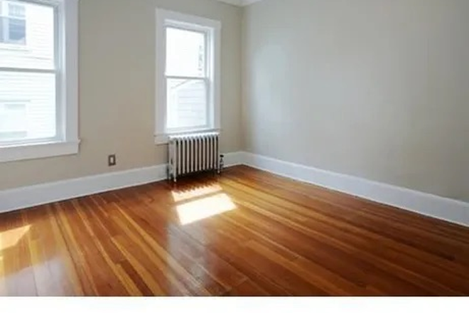 Bedroom 1 - 2 Bedroom, 1 Bath close to Harvard Square Duplex