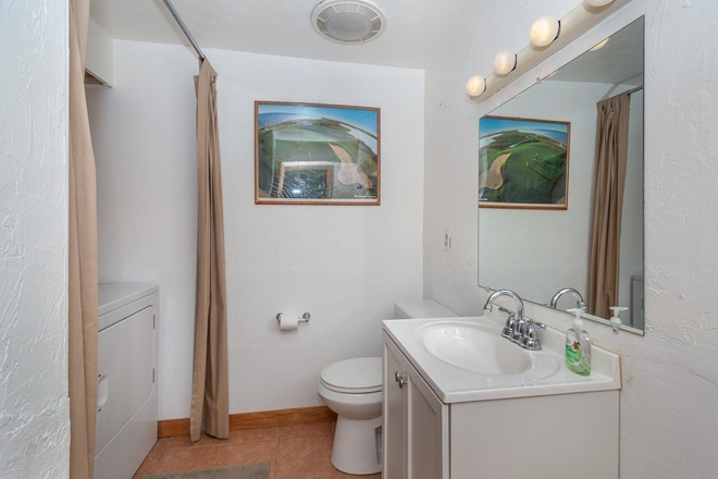 Bath - 2 Bed 1.5 Bath Dorchester Apartments
