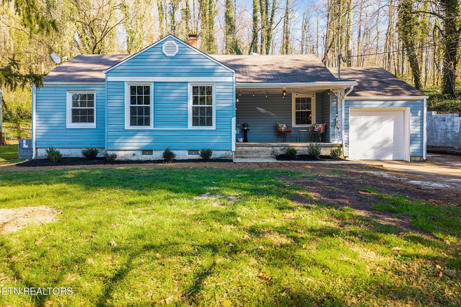 Charming single-family home, newly renovated. - Female UTK Roommates Wanted – Newly Renovated South Knoxville Home