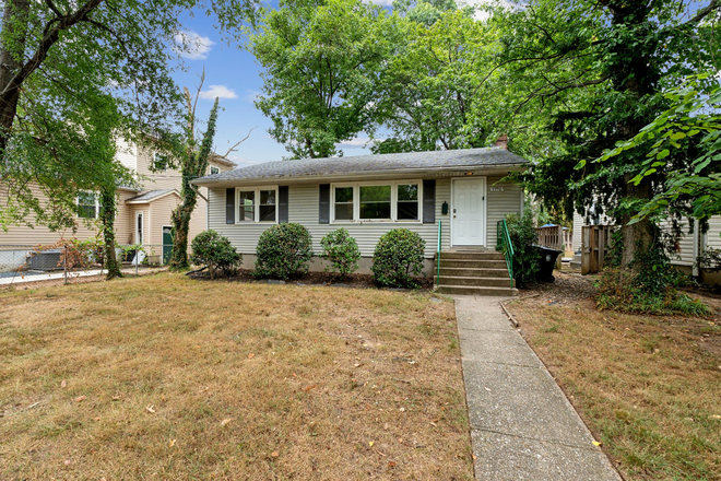 Outside Street View - PRIME location house in Oldtown!