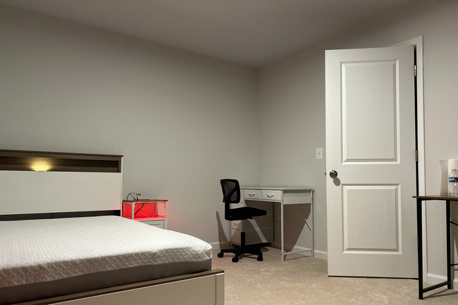 Overall partial view of Studio Room - Furnished Studio-room : 20 minutes drive from UVA Campus