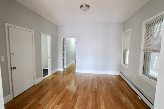 2 - August 2026, Fantastic 4 bed/2 bath,  Cats Friendly, Yard, No Fee Apartments