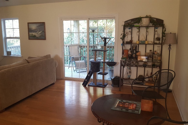 Living Room - Tidal Oaks Condo/2.4 miles to UNCW