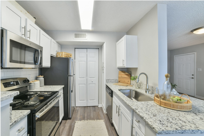 Kitchen - 2bd2ba Mud Island Apartment! Short-term lease w/ option to extend!