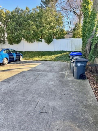 parking - 2 to 3 bed near Miriam Hospital Apartments