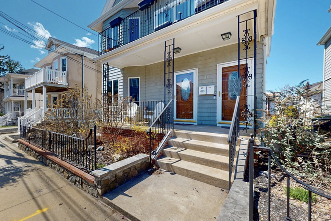 Exterior - NO BROKER FEE - Updated 5-BR near campus - 2 brand new bathrooms - back yard Apartments