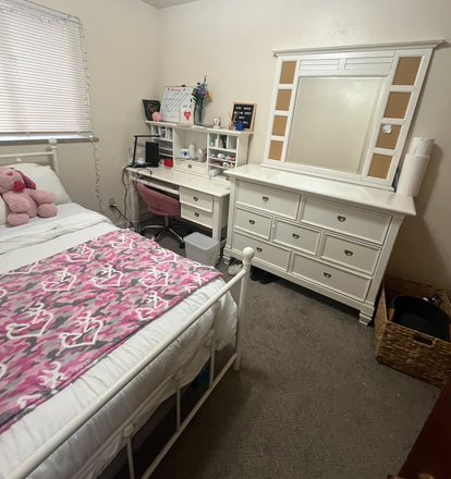 bedroom - 2 Bed 1 Bath - Lease Transfer! Apartments