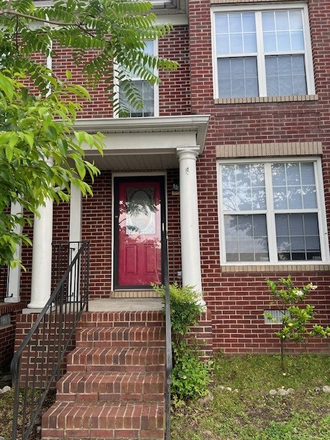 Front - Townhouse close to VCU Campus