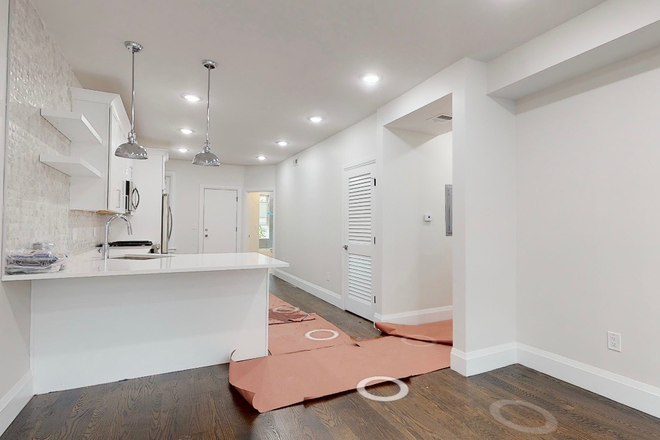 kitchen - Spacious Brookline 4 bed with in unit laundry - NO FEE Apartments